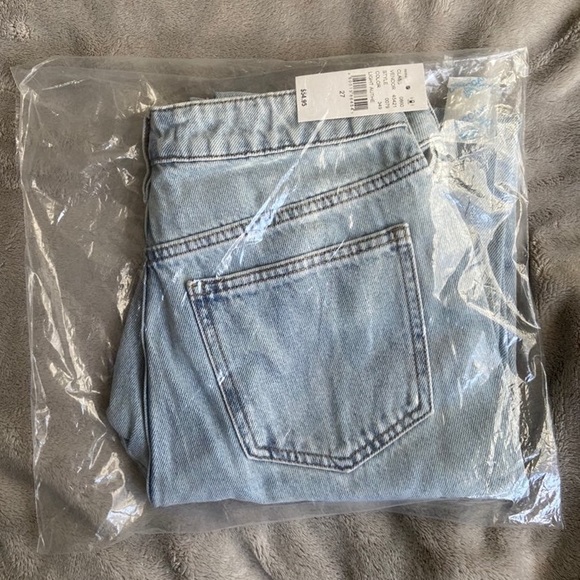 Light wash jeans- size 27 - Picture 5 of 7